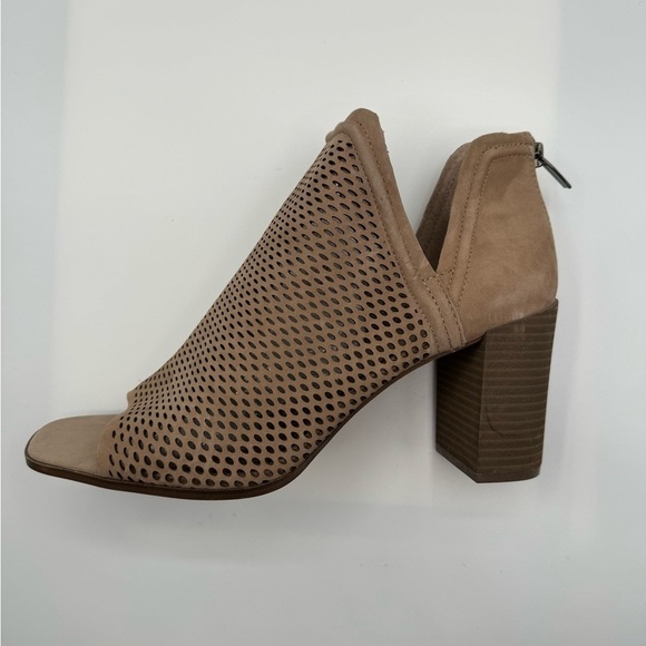 Vince Camuto Women's Katnina Leather Laser Cut Ankle Boots Brand New - Picture 5 of 12